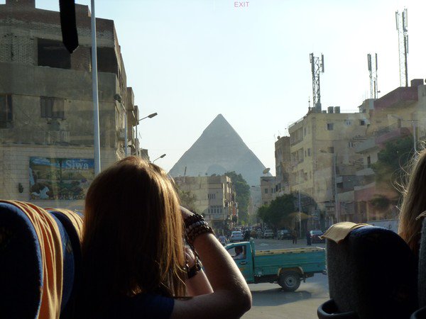 Student travel to the wonders of the world - Giza