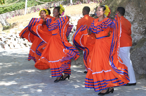 Women dancing in the Dominican Republic | Explorica Educational Travel